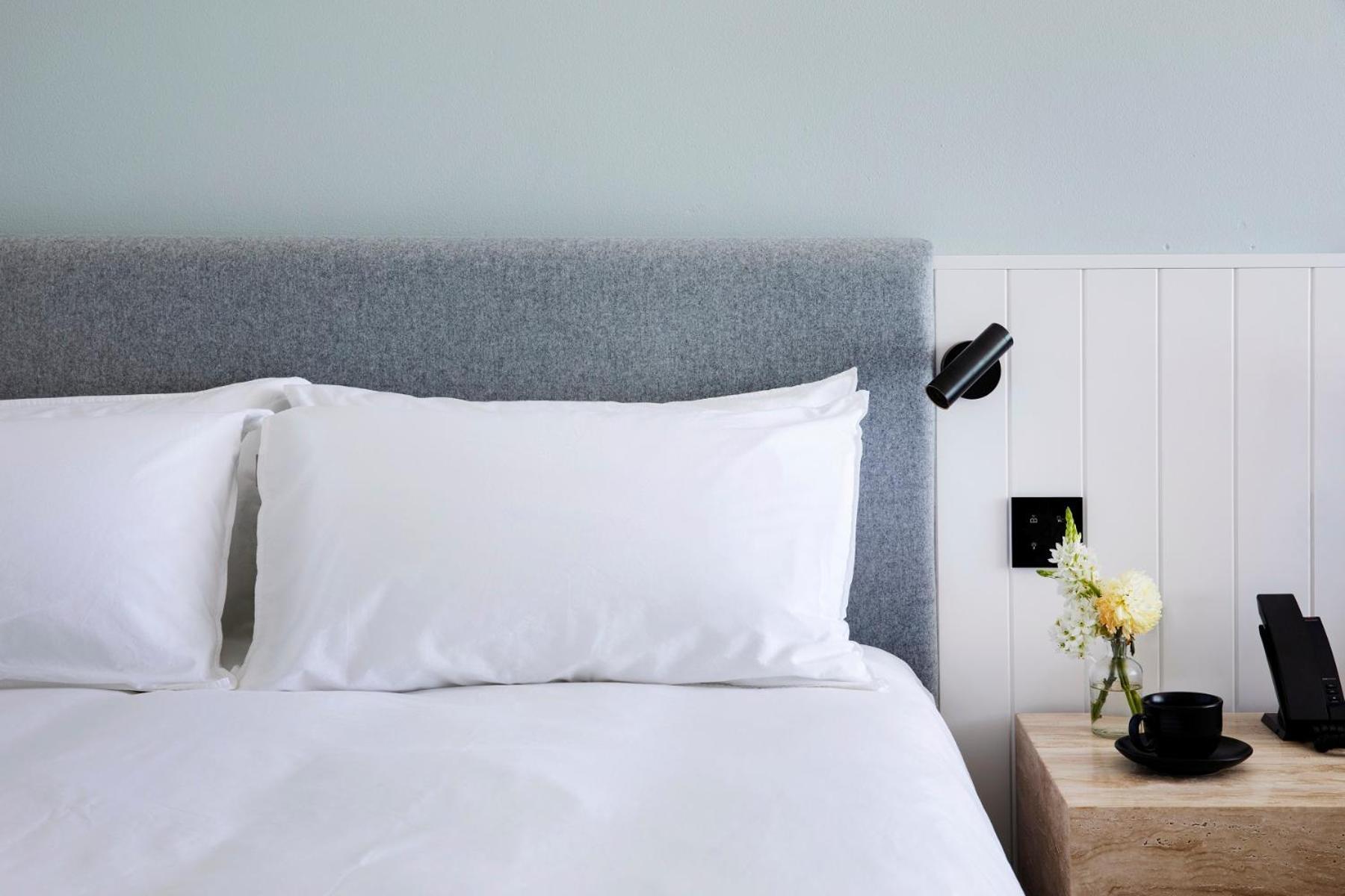 Manly Pacific Sydney Mgallery Collection Экстерьер фото A bed with two pillows